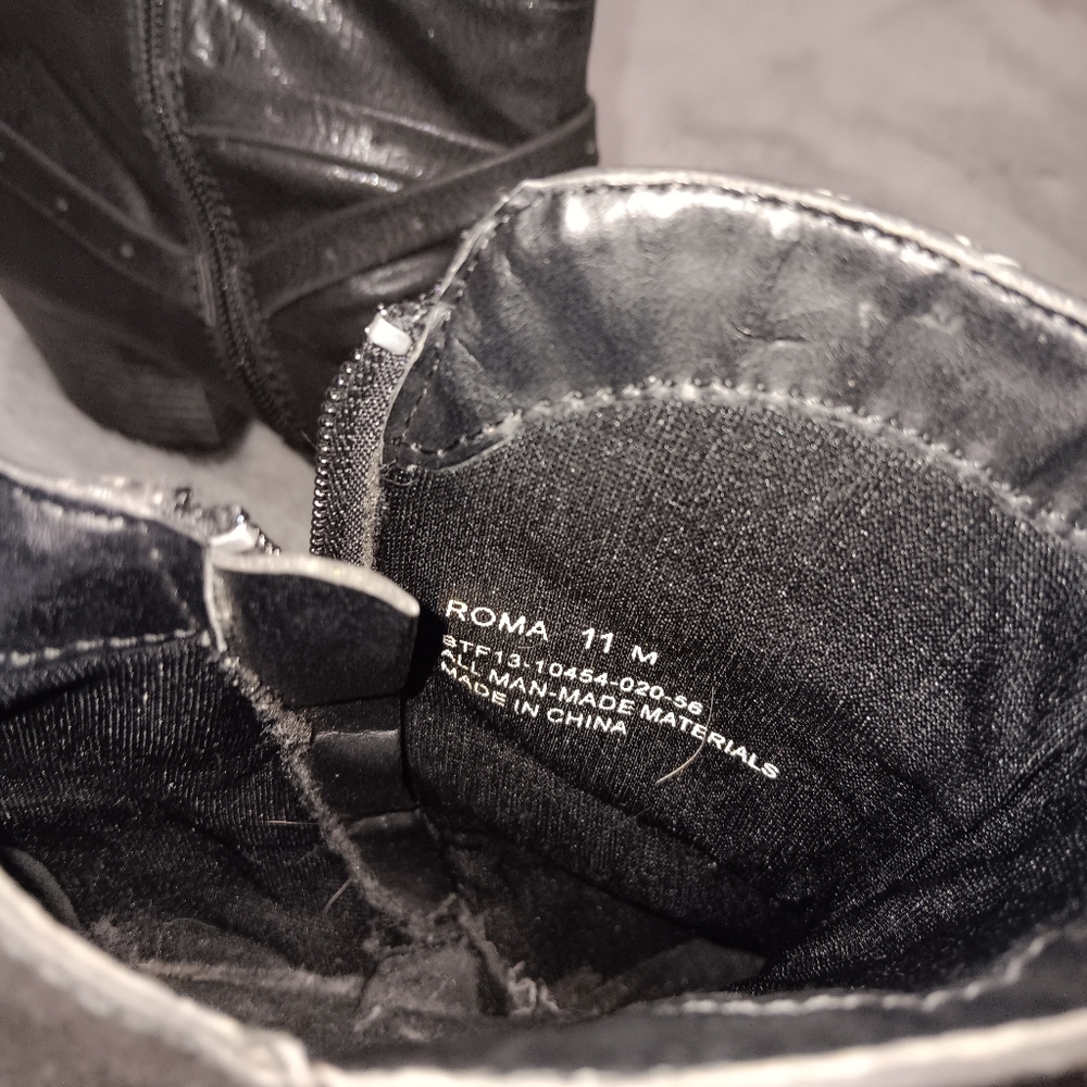 Boots - Picture 4 of 5